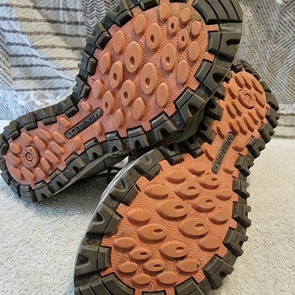 Merrell hiking tennis shoe - Picture 3 of 3